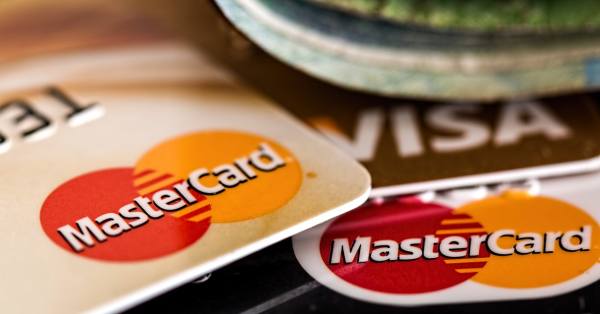bankkártya vs. hitelkártya – mi a különbség?