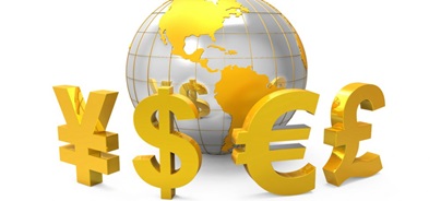 Arany valutajelek állnak egy arany földgömb előtt, a globális pénzügyeket szimbolizálva.