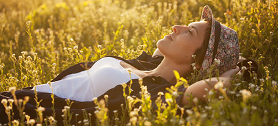 assistance services linked to retail providing a credit card [K&H retail credit cards]